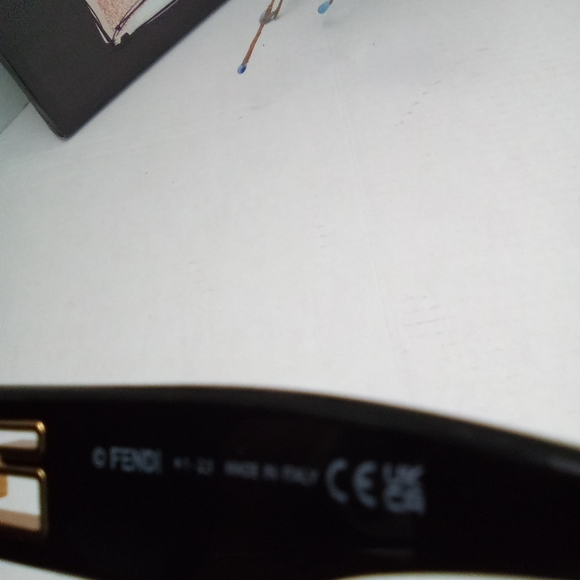 Fendi Sunglasses FE40124i 01B 54 21 145 Black with Gold Accent main image 7
